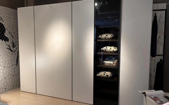 Armadio battente Wardrobes Novamobili