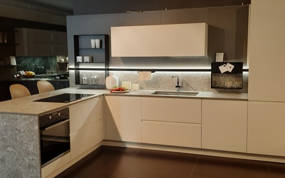 Cucina con penisola Joy Forma